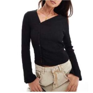 Women’s black top